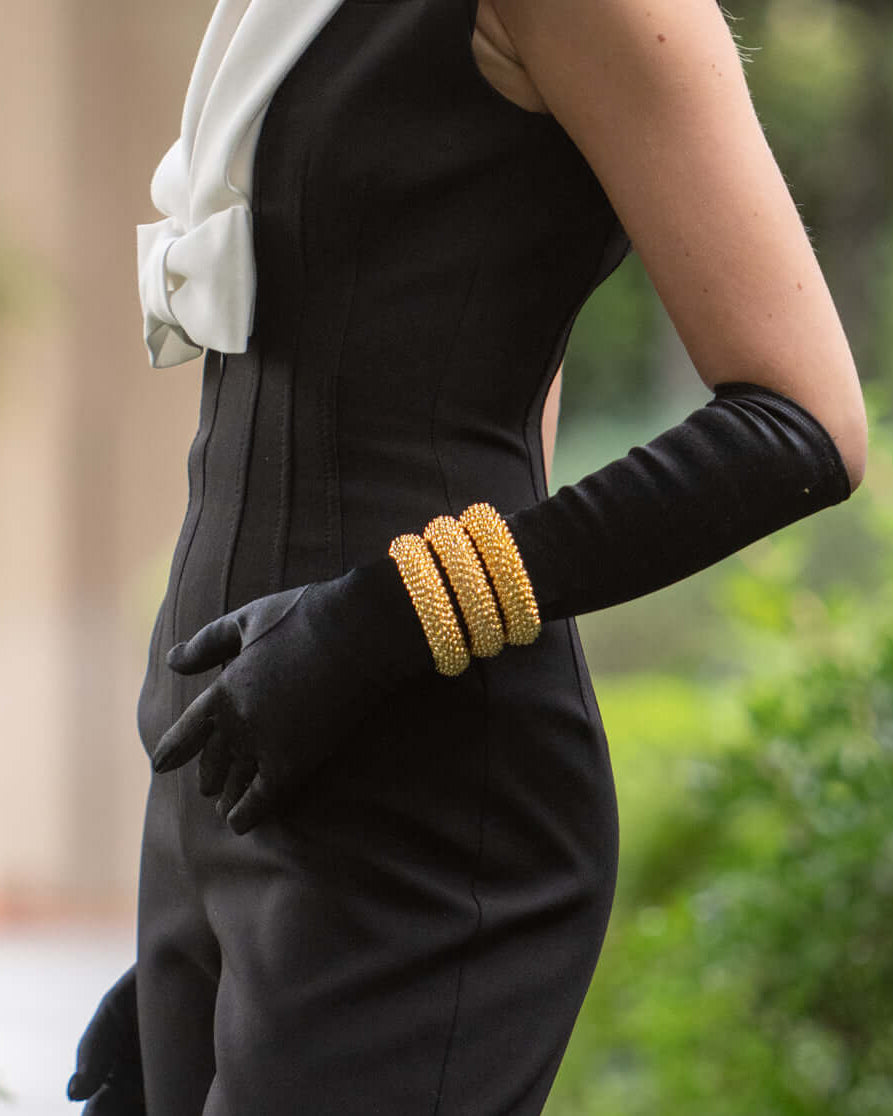 Gold plated medium width bracelet with smooth polished surface and structured design, 18mm