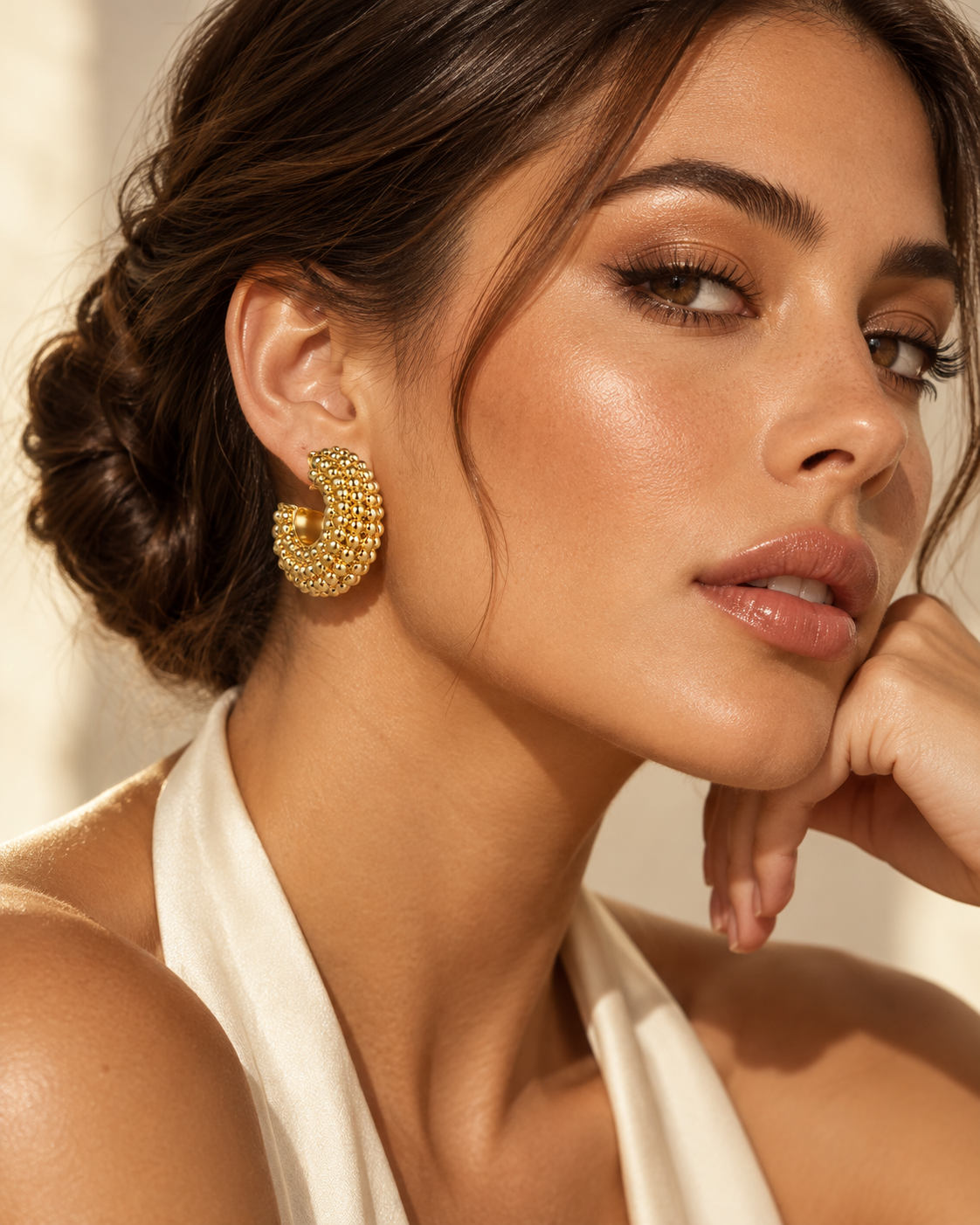 a model picture wearings a Chunky beaded gold hoop earrings
