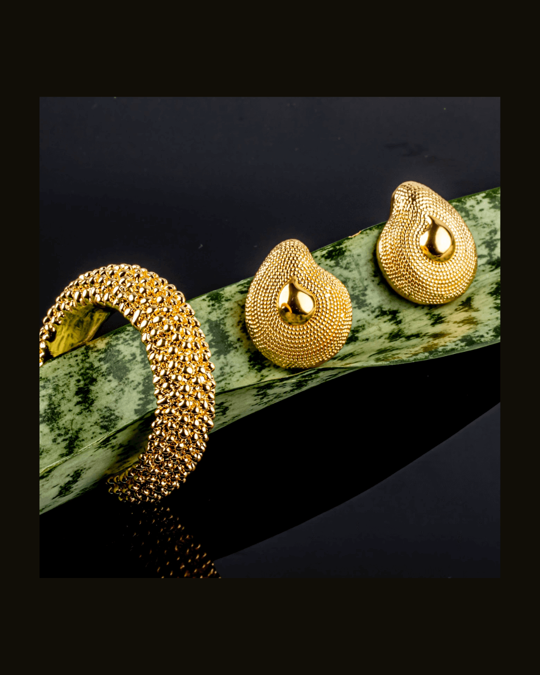 Gold plated medium width bracelet with smooth polished surface and structured design, 18mm